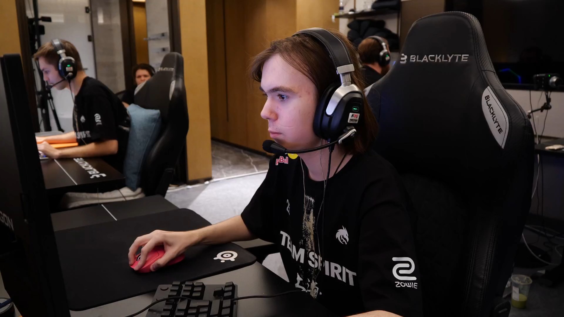 季凭借速度 季凭借速度