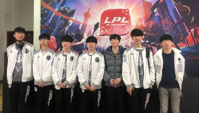 势仍强开小 势仍强开小